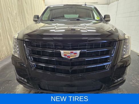 Used 2020 Cadillac Escalade Premium Luxury AWD/4WD image 3