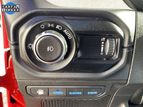 Used 2024 Jeep Wrangler Unlimited Sahara image 25