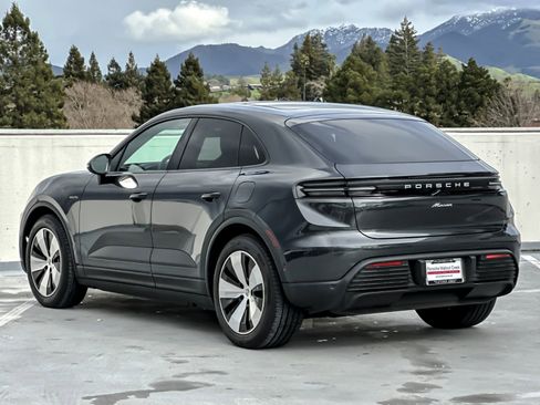 Used 2025 Porsche Macan Electric image 3