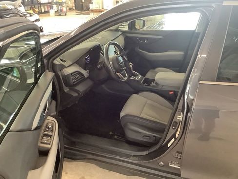 Used 2023 Subaru Outback Premium AWD/4WD image 13