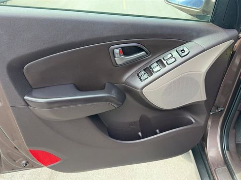 Used 2015 Hyundai Tucson SE image 39