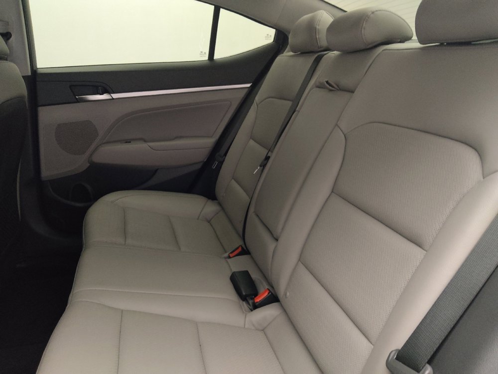 Used 2020 Hyundai Elantra Limited FWD image 18