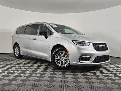 Used 2024 Chrysler Pacifica Touring-L