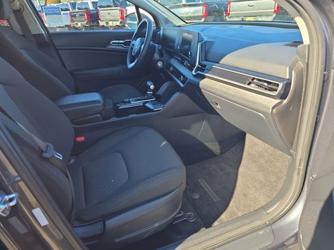 Used 2024 Kia Sportage LX image 16