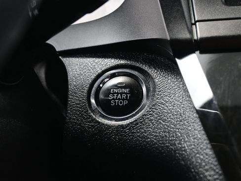 Used 2019 Toyota Sienna SE w/ SE Preferred Package image 24