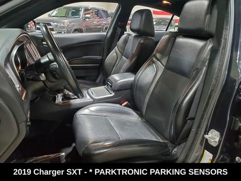 Used 2019 Dodge Charger SXT w/ Leather Interior Group image 6