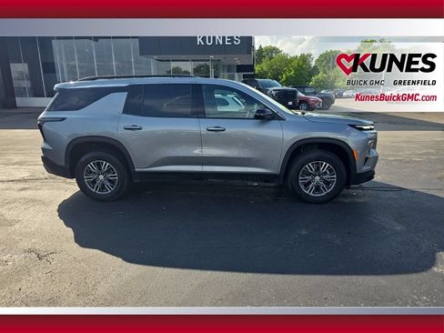Used 2024 Chevrolet Traverse LT AWD/4WD image 4