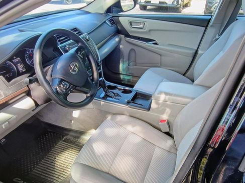 Used 2017 Toyota Camry LE FWD image 4