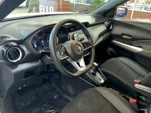Used 2020 Nissan Kicks SV image 9