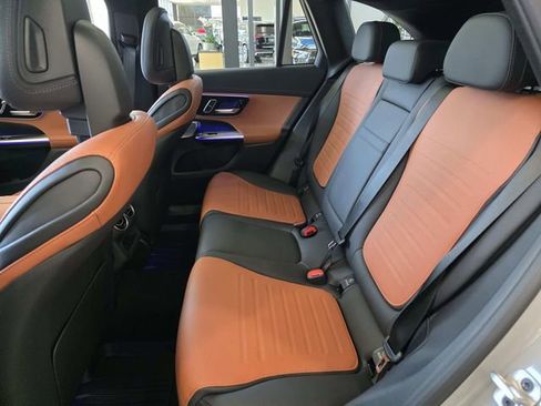 New 2026 Mercedes-Benz GLC 300 4MATIC image 5