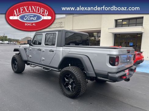 Used 2020 Jeep Gladiator Rubicon image 2
