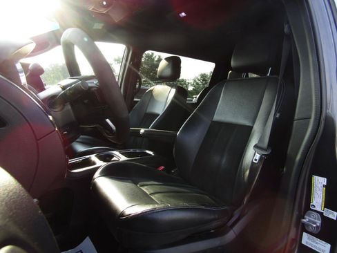 Used 2014 Dodge Grand Caravan SXT FWD image 12