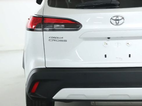 Used 2023 Toyota Corolla Cross XLE AWD/4WD image 43