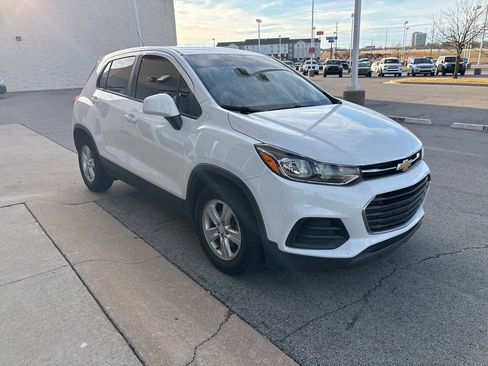 Used 2019 Chevrolet Trax LS image 1
