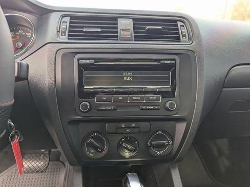 Used 2015 Volkswagen Jetta S image 14