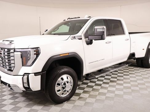 Used 2024 GMC Sierra 3500 Denali image 11