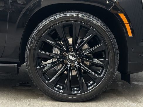 Used 2025 Cadillac Escalade Sport Platinum w/ LPO, ONYX Package image 9