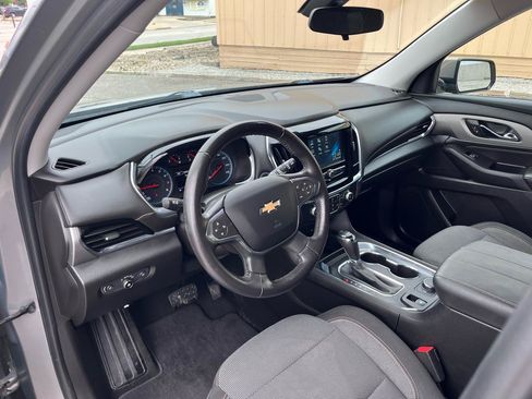 Used 2018 Chevrolet Traverse LT FWD image 25