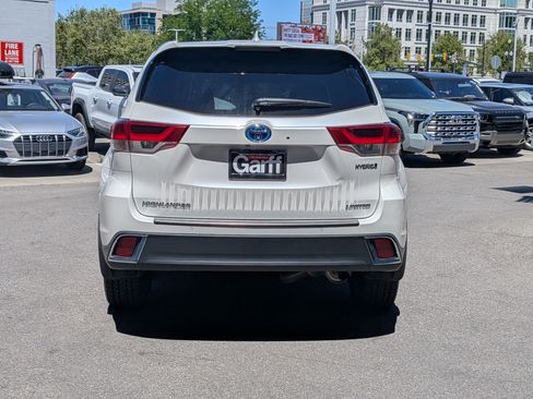 Used 2018 Toyota Highlander Limited Platinum AWD/4WD image 4