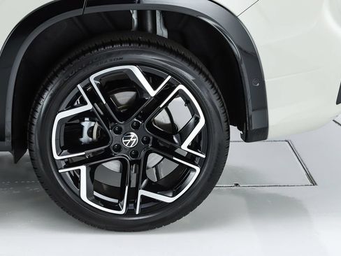 New 2026 Volkswagen Tiguan SEL R-Line AWD/4WD image 6
