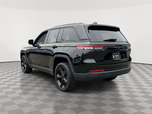 Certified 2023 Jeep Grand Cherokee Limited w/ Black Appearance Package AWD/4WD image 8