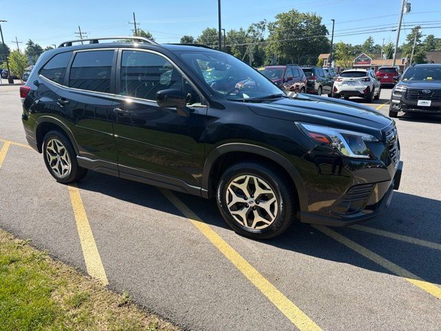 Used 2024 Subaru Forester Premium AWD/4WD image 3