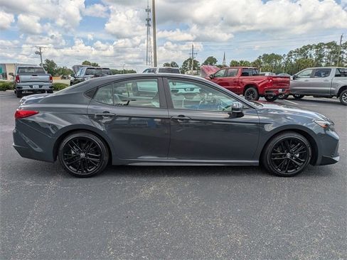 Used 2025 Toyota Camry SE image 2