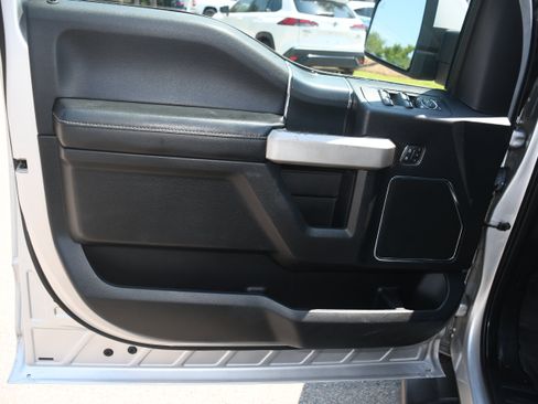 Used 2019 Ford F150 Lariat w/ Equipment Group 502A Luxury AWD/4WD image 9