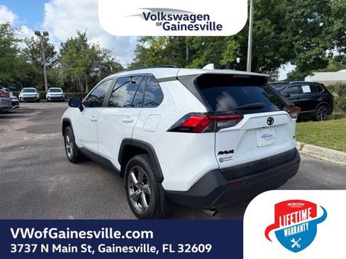 Used 2019 Toyota RAV4 LE FWD image 4