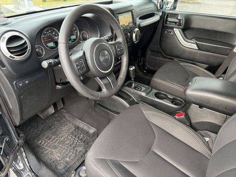 Used 2018 Jeep Wrangler Unlimited Rubicon w/ Connectivity Group AWD/4WD image 28