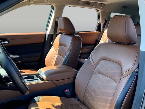 Certified 2025 Nissan Pathfinder Platinum w/ Cargo Package FWD image 8