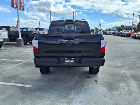 Used 2019 Nissan Titan SL w/ Midnight Edition image 6