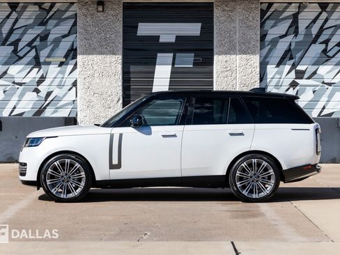 Used 2023 Land Rover Range Rover SE image 7
