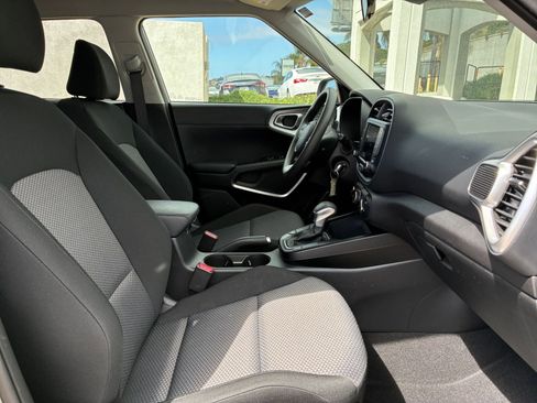 Used 2025 Kia Soul LX w/ LX Technology Package image 34