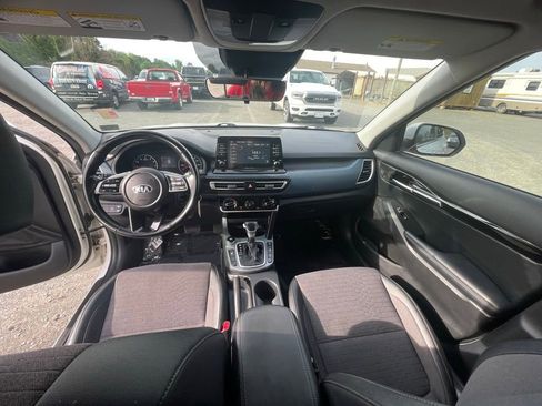 Used 2021 Kia Seltos S AWD/4WD image 3
