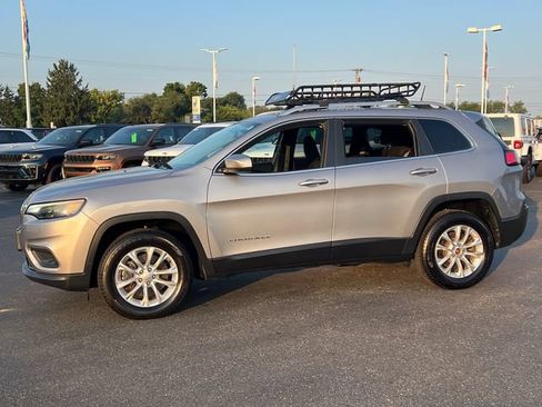 Used 2019 Jeep Cherokee Latitude w/ Cold Weather Group AWD/4WD image 3