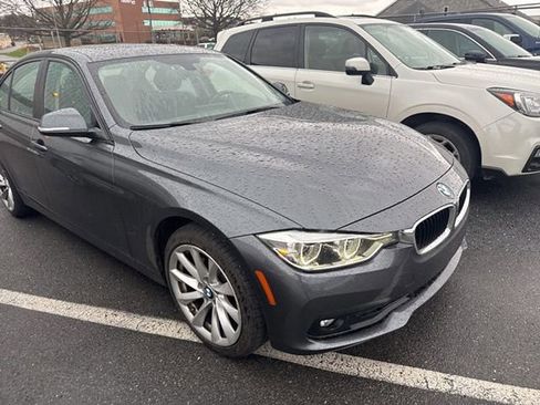 Used 2018 BMW 320i xDrive 320i xDrive w/ Convenience Package image 3