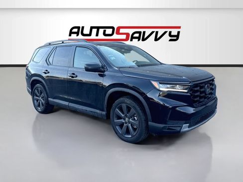 Used 2025 Honda Pilot Sport image 1