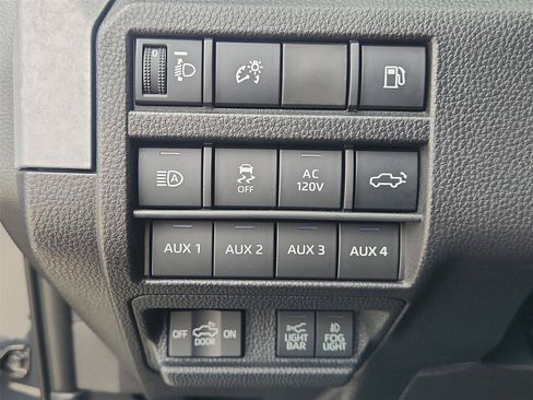 Used 2025 Toyota Tacoma 4x4 Double Cab Hybrid image 17