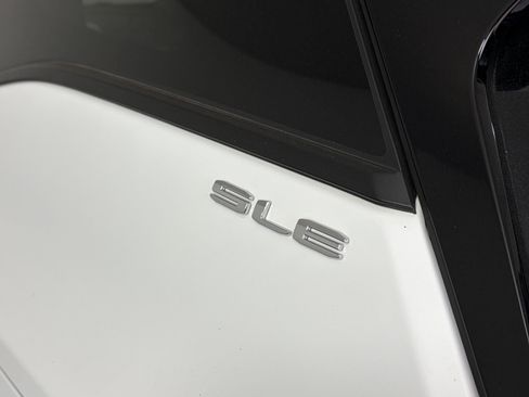 Used 2023 GMC Terrain SLE w/ Driver Convenience Package AWD/4WD image 18