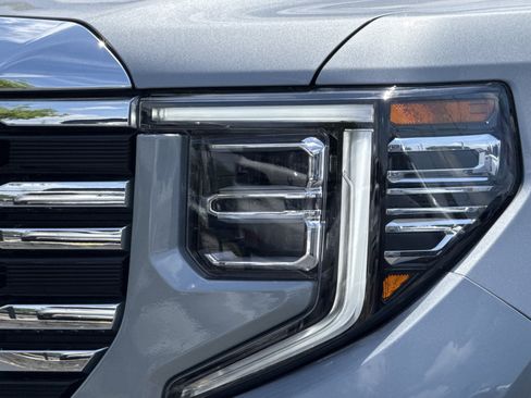 Used 2025 GMC Sierra 1500 SLT w/ SLT Premium Plus Package AWD/4WD image 6