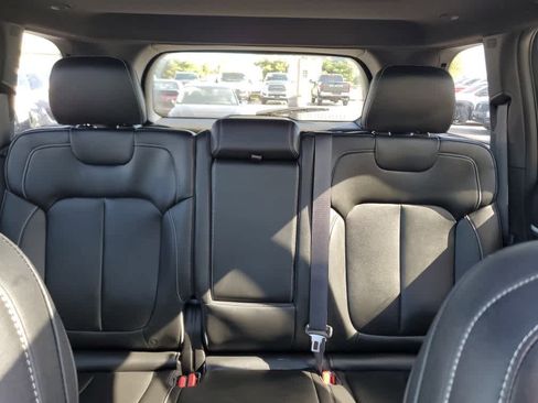 New 2025 Jeep Grand Cherokee Limited w/ Black Appearance Package image 10