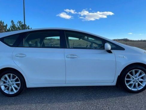 Used 2014 Toyota Prius V Five image 7