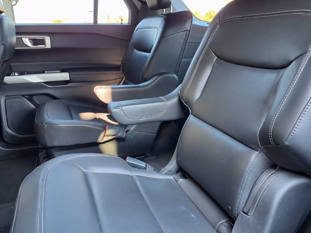 Used 2021 Ford Explorer XLT w/ Equipment Group 202A AWD/4WD image 7