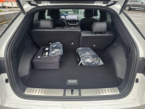 New 2026 Genesis GV60 Advance image 24