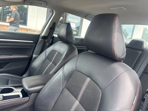 Used 2024 Nissan Altima 2.5 SR FWD image 3