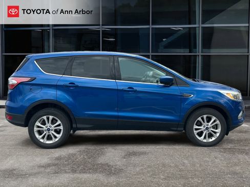 Used 2017 Ford Escape SE image 5