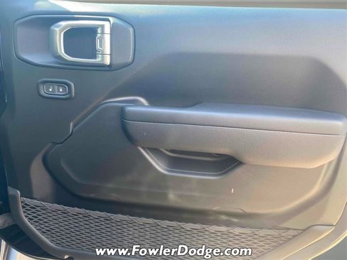 New 2024 Jeep Gladiator Sport image 6