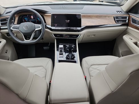 New 2026 Volkswagen Atlas SE image 11