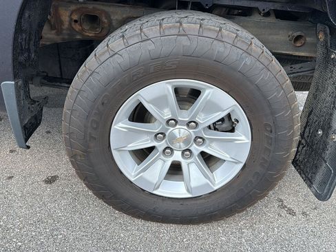 Used 2024 Chevrolet Silverado 1500 LT AWD/4WD image 16